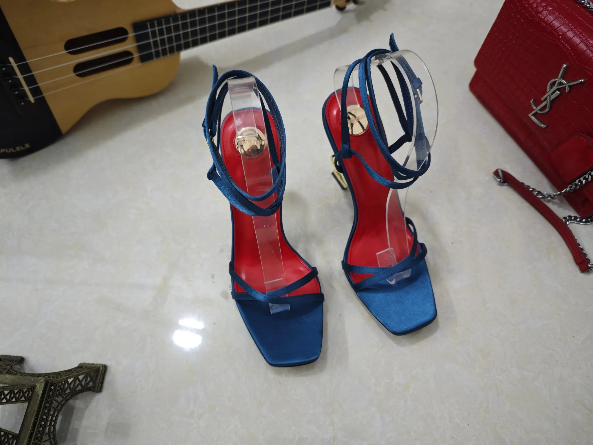 👟👟Ex-factory price 540👟👟【Saint Laurent】Yves Saint Laurent, high-heeled YSL high heels💃2025 early spring counter synchronizes the latest styles, YSL, decoration👠 Classic and high-quality glamorous masterpieces, the hottest autumn and winter series in the counter, with temperament, fashion, classic and attractive design style 😌The effect on the feet is particularly beautiful〰️, the materials are imported from Italy 🇮🇹 calf, imported black sheepskin, lining, and foot pads; sheepskin, stiletto high heels, size 35-41 (34.41.42 must be customized, non-refundable) outsole; imported genuine leather outsole, with full counter packaging